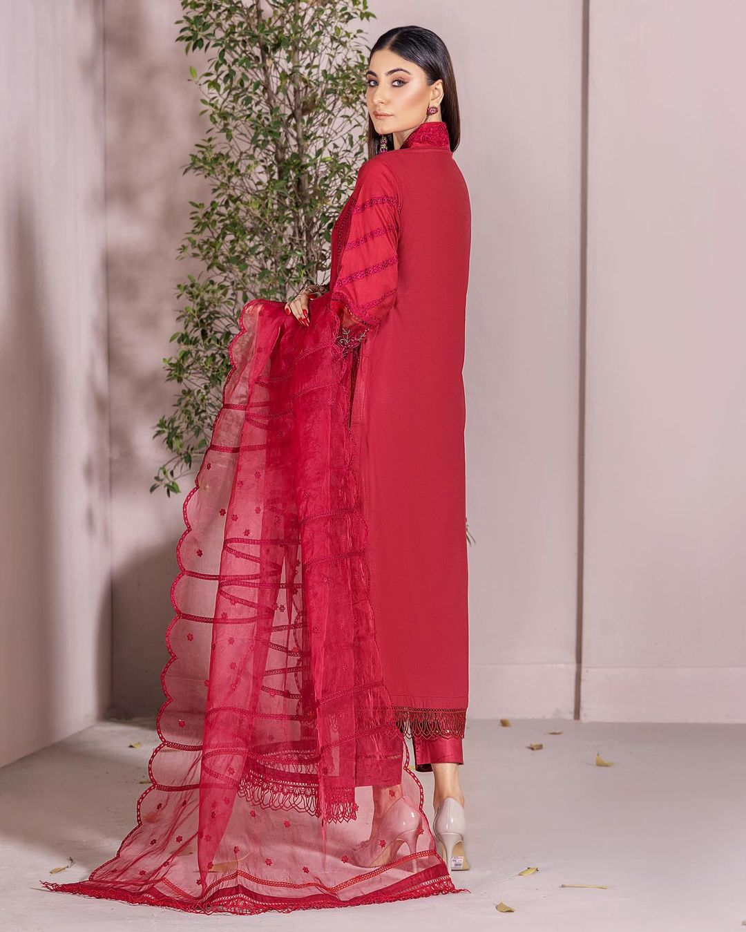MUNIRA 3-Piece Embroiderd Digital Printed Linen Collection