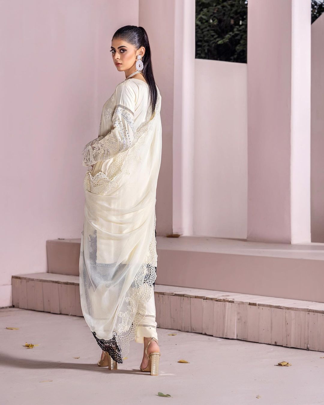 MUNIRA 3-Piece Embroiderd Digital Printed Linen Collection